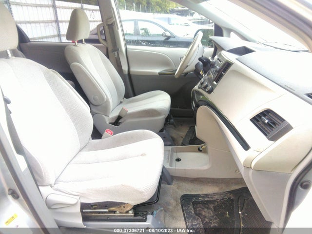 2011 TOYOTA SIENNA VIN: 5TDKA3DC6BS007207