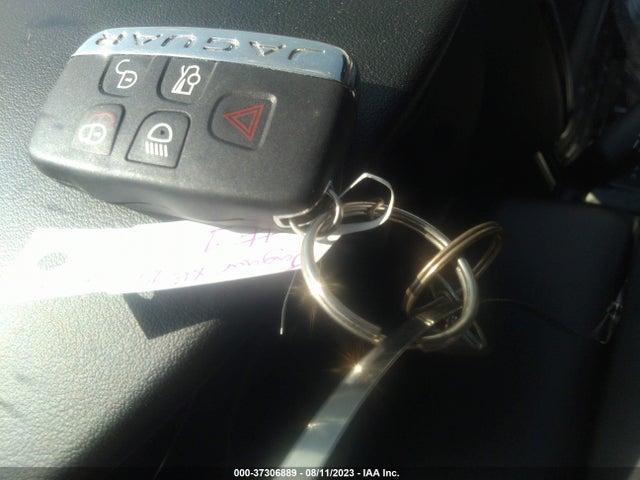 2019 JAGUAR XE SAJAR4FX1KCP49348 Photo 10