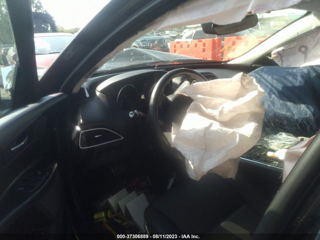 2019 JAGUAR XE SAJAR4FX1KCP49348 Photo 4