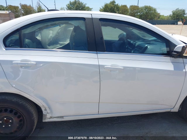 Chevrolet SONIC LT 2016 1G1JC5SB8G4130045 Image 6
