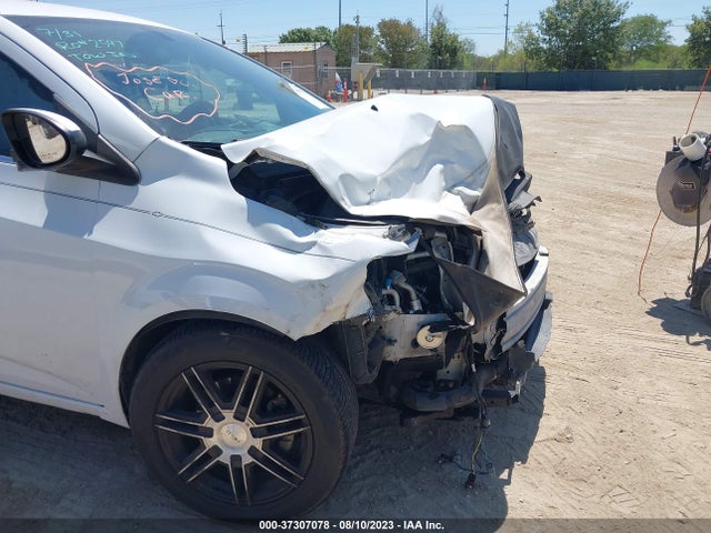 Chevrolet SONIC LT 2016 1G1JC5SB8G4130045 Image 13
