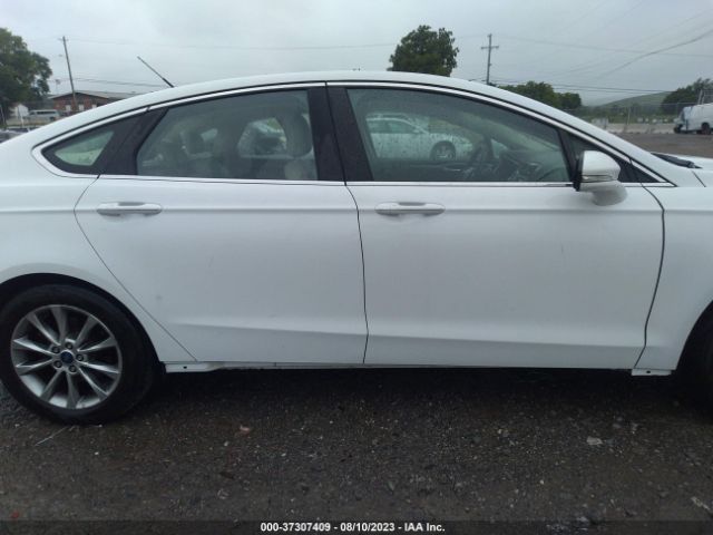 3FA6P0HD1HR116337 Ford FUSION SE