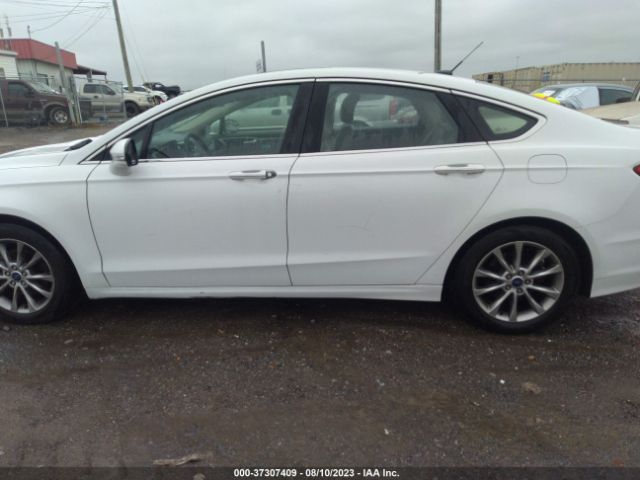 3FA6P0HD1HR116337 Ford FUSION SE