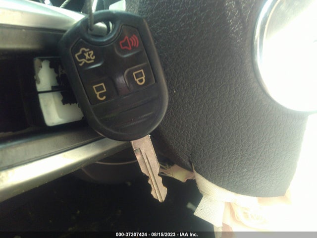 37307424 :رقم المزاد ، 1ZVBP8AN1A5123224 vin ، 2010 Ford Mustang V6 مزاد بيع