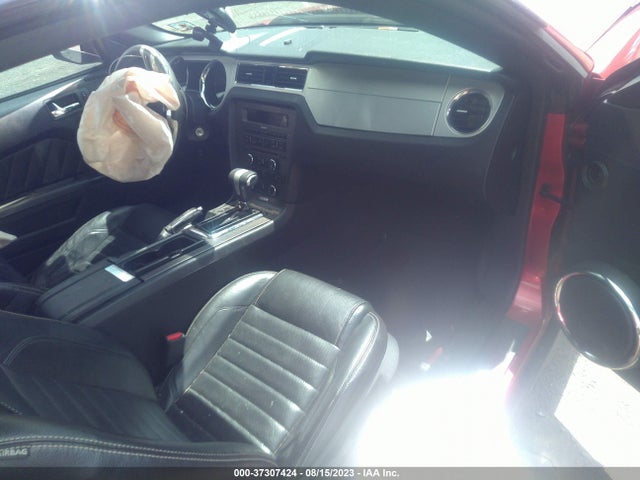 37307424 :رقم المزاد ، 1ZVBP8AN1A5123224 vin ، 2010 Ford Mustang V6 مزاد بيع