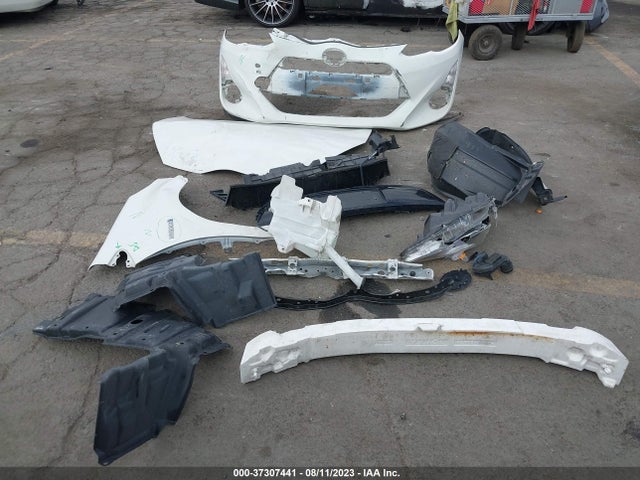 Toyota Prius C One/two/three/four 2015 JTDKDTB34F1580734 Image 4