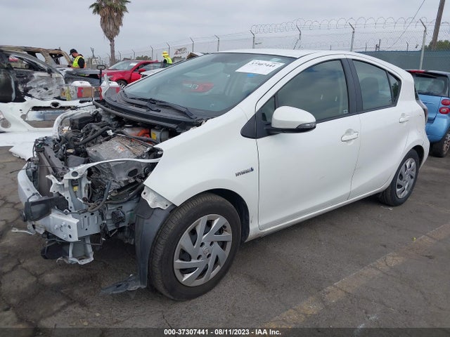 Toyota Prius C One/two/three/four 2015 JTDKDTB34F1580734 Image 2