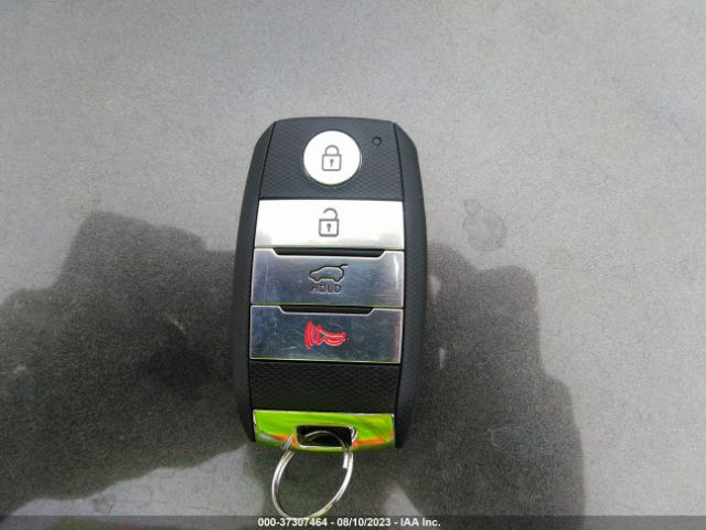 KNDCB3LC0K5316986 KIA NIRO LX