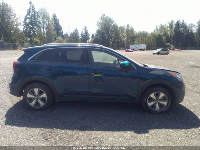 KNDCB3LC0K5316986 KIA NIRO LX