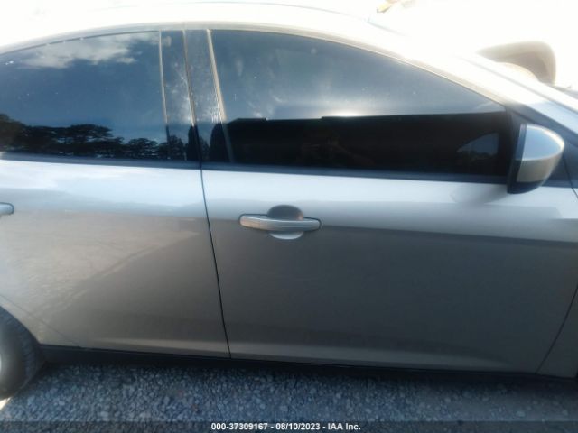 1FADP3F25JL289020 Ford FOCUS SE