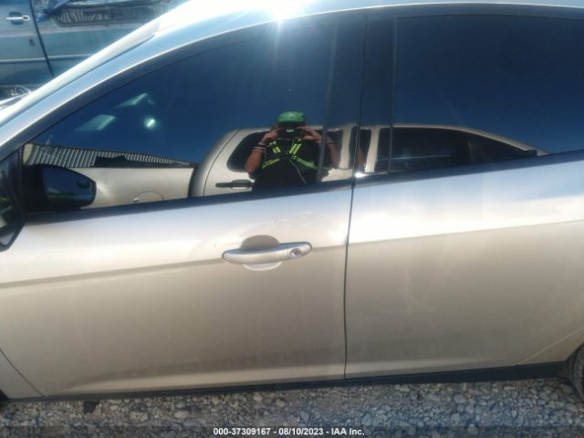 1FADP3F25JL289020 Ford FOCUS SE