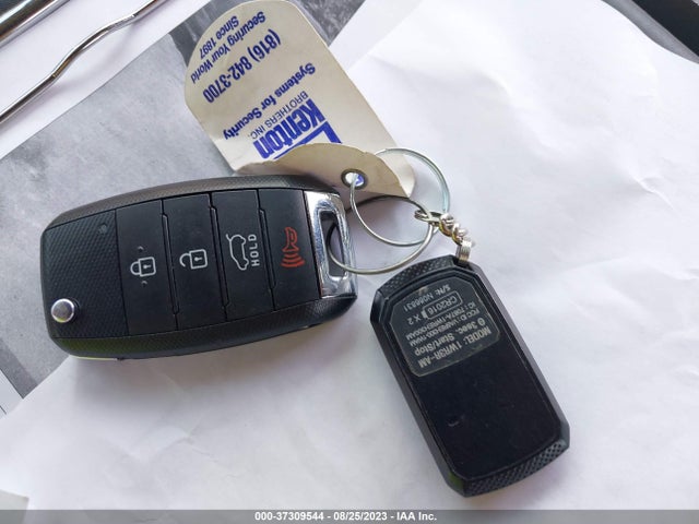 KIA SORENTO LX 2018 5XYPG4A35JG387621 Image 11