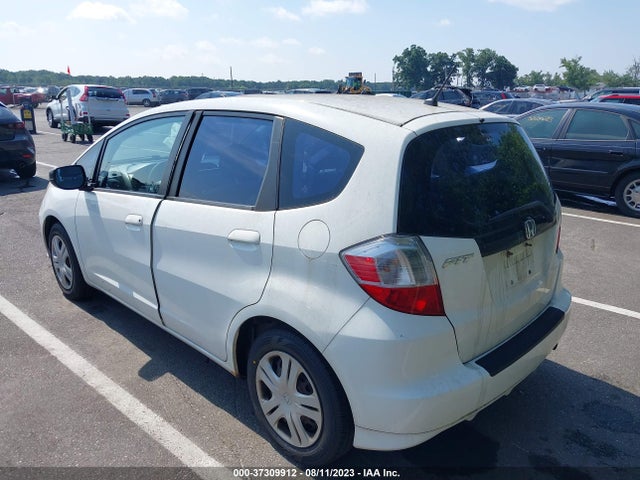 2011 HONDA FIT VIN: JHMGE8H30BS004200