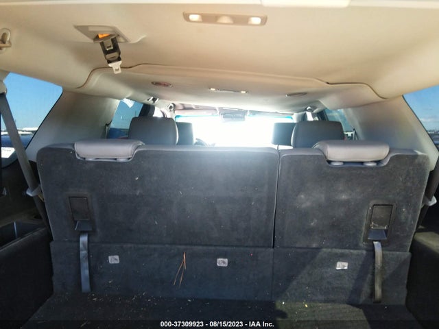 Chevrolet Suburban Lt 2018 1GNSCHKC1JR370979 Image 16