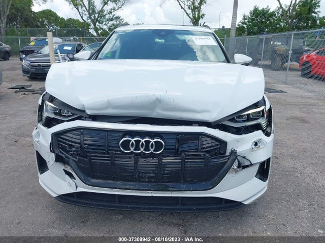 WA1AAAGE4NB007323 Audi E-tron Premium