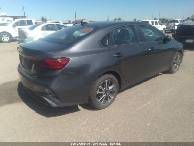 3KPF24AD8NE437126 KIA Forte Lxs