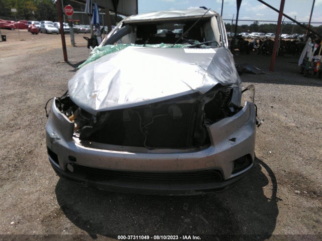 Toyota Highlander Le 2016 5TDZKRFHXGS130457 Image 4