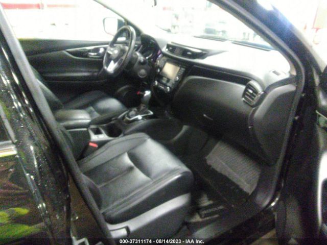 JN1BJ1CR0JW282115 Nissan Rogue Sport Sl