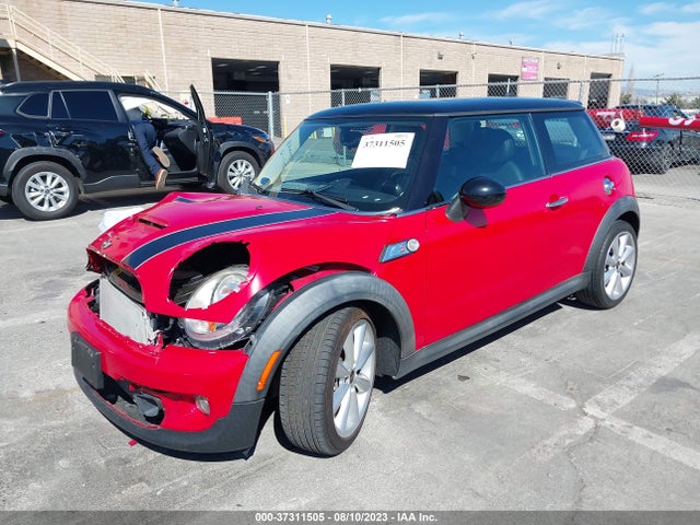 2011 MINI COOPER HARDTOP S VIN: WMWSV3C55BTY11102