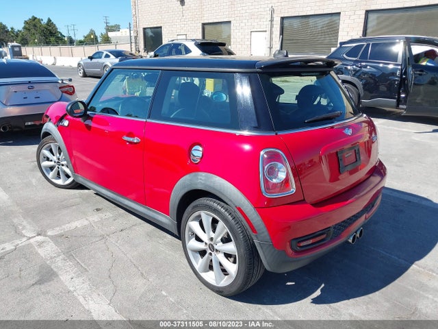2011 MINI COOPER HARDTOP S VIN: WMWSV3C55BTY11102
