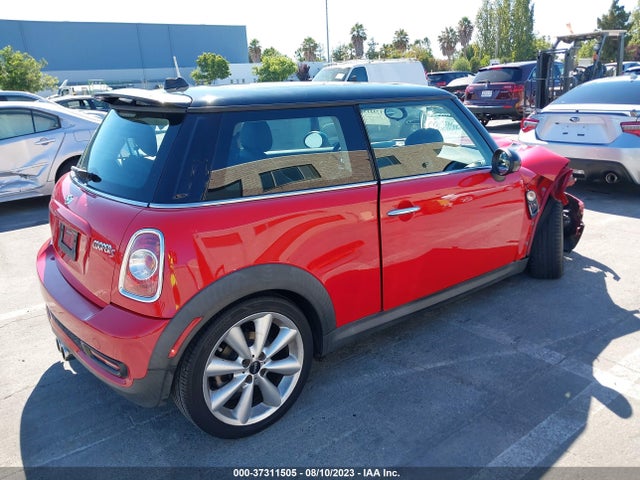 2011 MINI COOPER HARDTOP S VIN: WMWSV3C55BTY11102