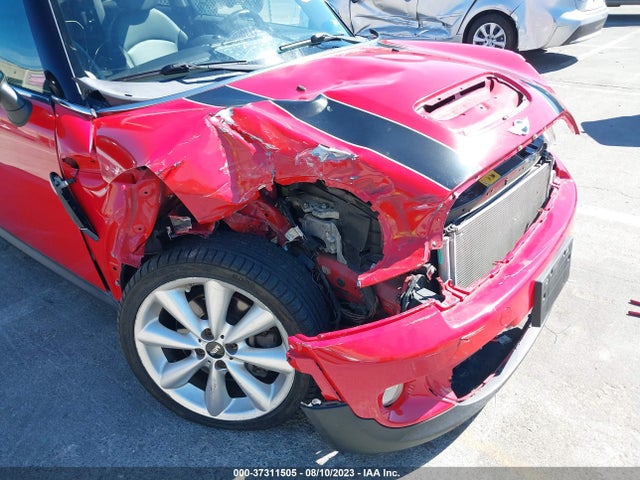 2011 MINI COOPER HARDTOP S VIN: WMWSV3C55BTY11102