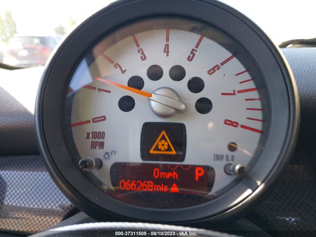 2011 MINI COOPER HARDTOP S VIN: WMWSV3C55BTY11102