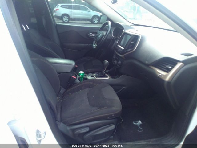 1C4PJLCB6FW791067 Jeep Cherokee Latitude