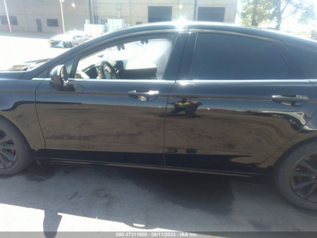 3FA6P0HD2HR277716 Ford FUSION SE