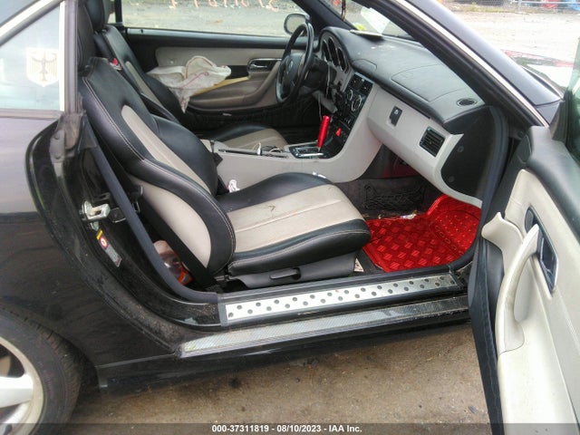 2000 MERCEDES-BENZ SLK-CLASS KOMPRESSOR VIN: WDBKK47F2YF152857