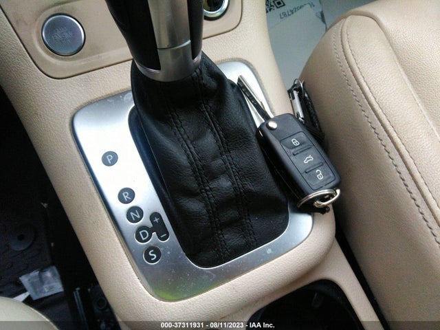 WVGAV7AX2FW056632 Volkswagen Tiguan R-line