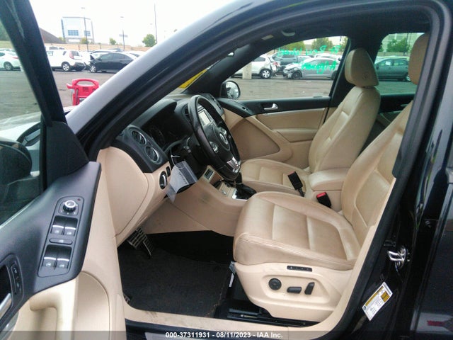 WVGAV7AX2FW056632 Volkswagen Tiguan R-line