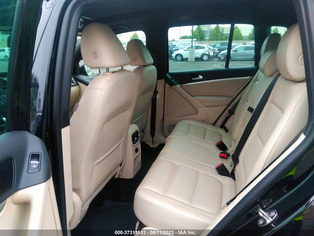 WVGAV7AX2FW056632 Volkswagen Tiguan R-line
