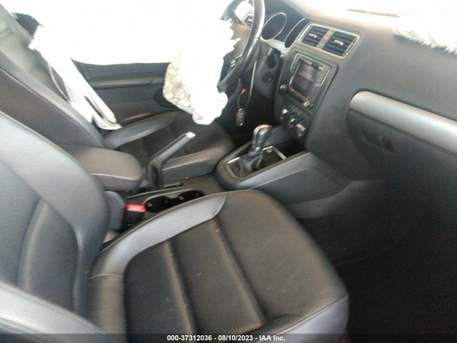 3VWDB7AJ8HM275830 Volkswagen Jetta 1.4t Se