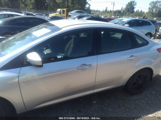 1FADP3FE0JL271552 Ford FOCUS SE