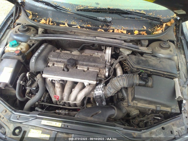 2001 VOLVO V70 VIN: YV1SW61R611137263