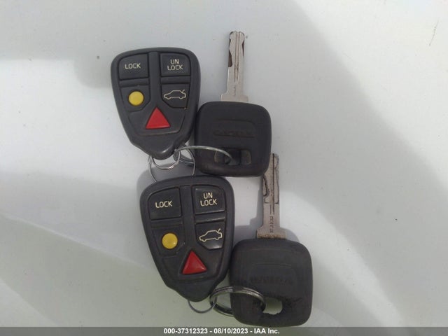 2001 VOLVO V70 VIN: YV1SW61R611137263