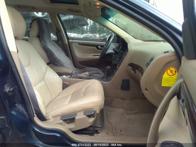 2001 VOLVO V70 VIN: YV1SW61R611137263