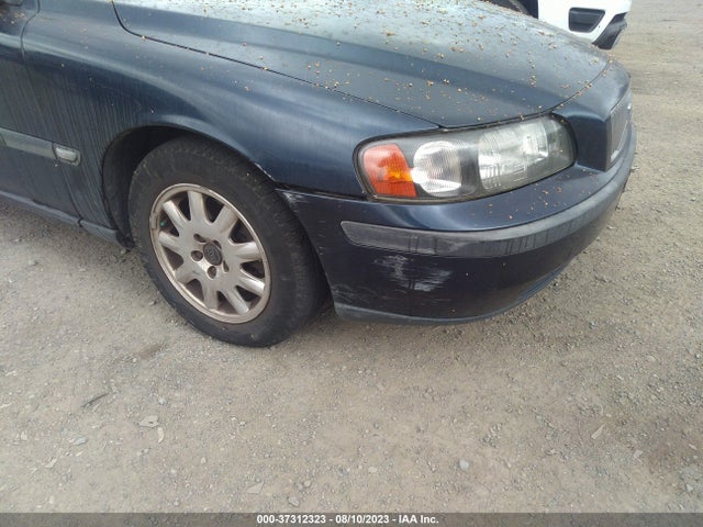 2001 VOLVO V70 VIN: YV1SW61R611137263
