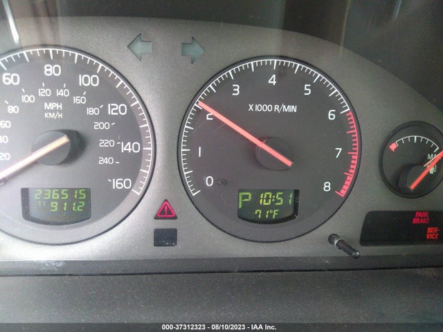 2001 VOLVO V70 VIN: YV1SW61R611137263