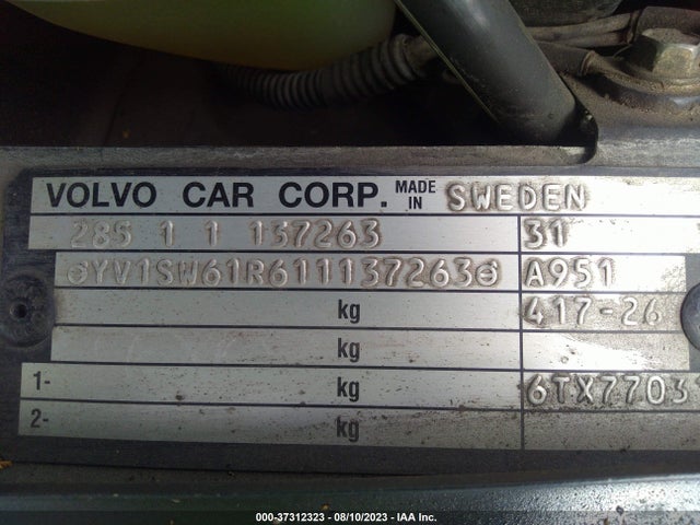 2001 VOLVO V70 VIN: YV1SW61R611137263