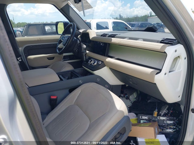 2022 Land Rover Defender, VIN: SALEP7RU9N2090527