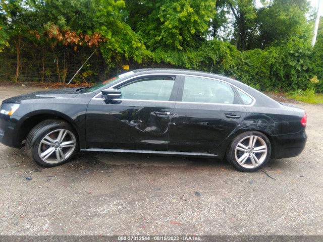 1VWBT7A31EC098637 Volkswagen Passat Se W/sunroof