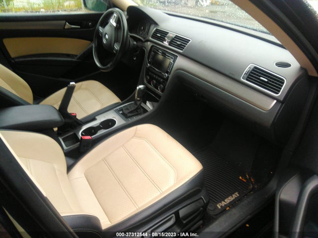 1VWBT7A31EC098637 Volkswagen Passat Se W/sunroof