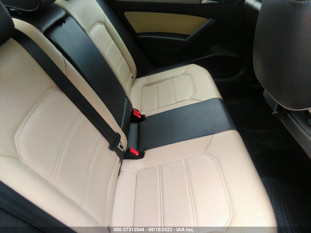 1VWBT7A31EC098637 Volkswagen Passat Se W/sunroof