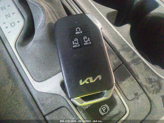 KNDNB4H33P6278646 KIA Carnival Lx