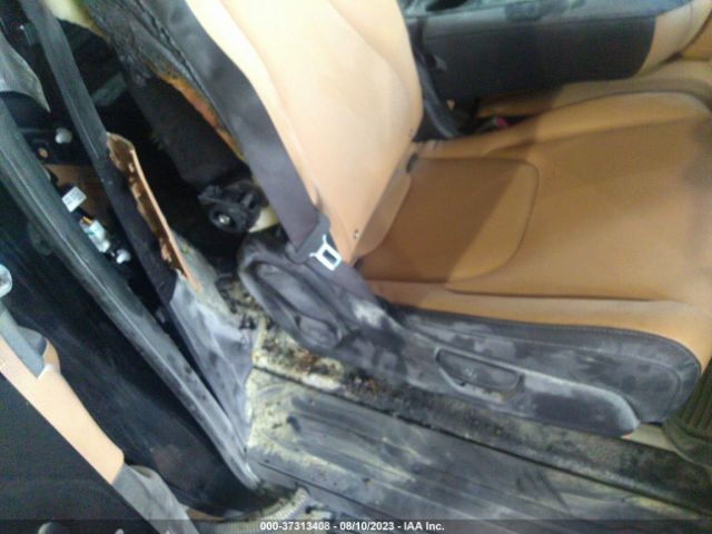 KNDNB4H33P6278646 KIA Carnival Lx