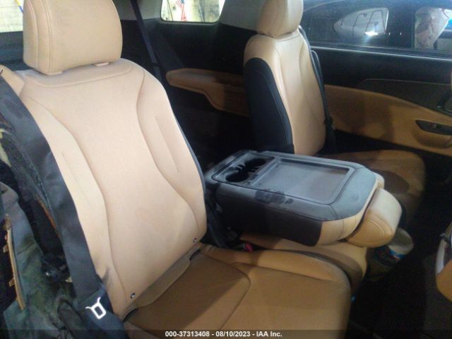 KNDNB4H33P6278646 KIA Carnival Lx
