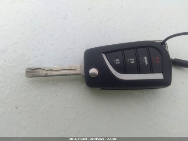 5YFEPMAE6MP211136 Toyota COROLLA LE