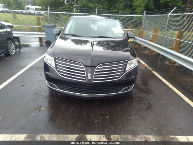 2018 Lincoln MKT, VIN: 2LMHJ5AT1JBL01690